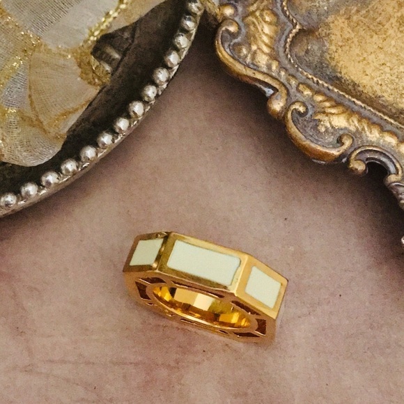 TORY BURCH • Rylan Enamel Logo Ring - Picture 7 of 9